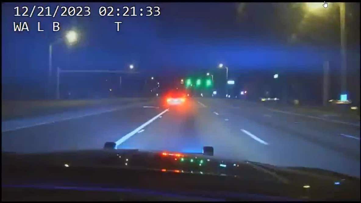 Woman runs from trooper after crashing